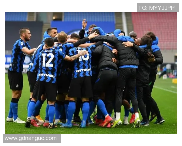 传奇前锋博格坎普与命运的较量揭示足球背后的不屈精神与辉煌瞬间