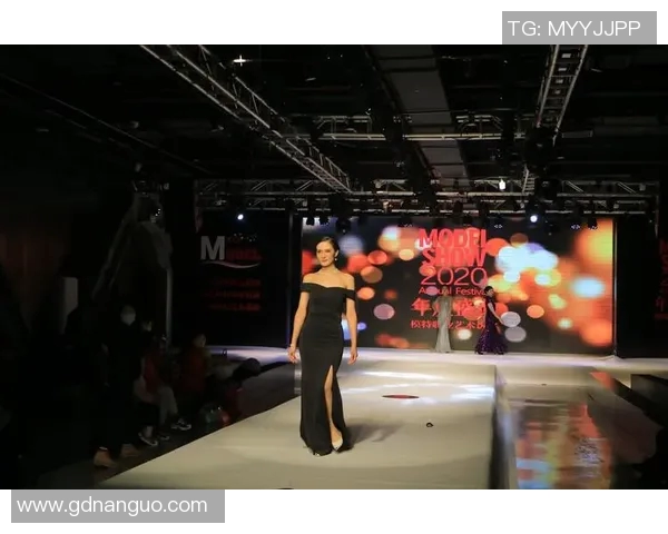 2018年足球明星盛装亮相时尚风采尽显引领潮流新趋势