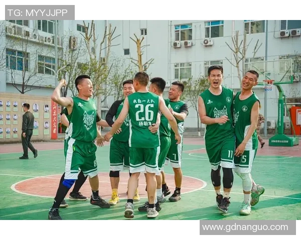 手绘足球明星创意图文素材分享让你领略球场风采与艺术魅力 手绘足球明星创意图文素材分享让你领略球场风采与艺术魅力