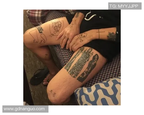 足球明星背上纹身的故事与意义揭示了他们的个性与情感世界 足球明星背上纹身的故事与意义揭示了他们的个性与情感世界