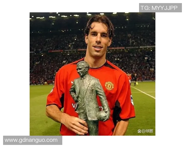 Cantwell足球明星是谁他在赛场上的表现和影响力分析 Cantwell足球明星是谁他在赛场上的表现和影响力分析