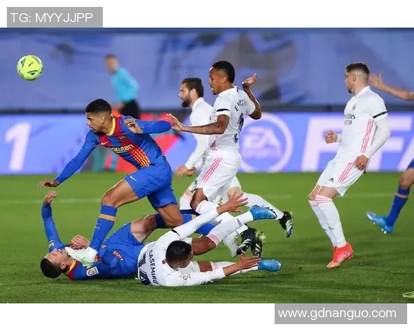 足球明星精彩对决集锦全景展示带你领略绿茵场上的巅峰对抗 足球明星精彩对决集锦全景展示带你领略绿茵场上的巅峰对抗