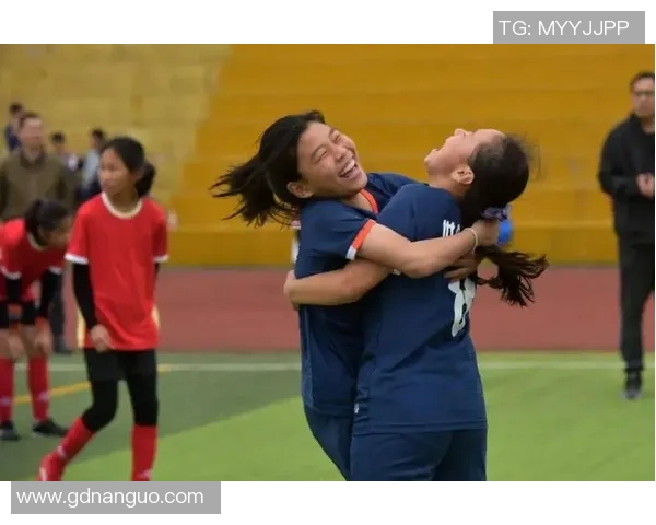 小朋友与足球偶像亲密接触梦想成真瞬间的感动与欢笑 小朋友与足球偶像亲密接触梦想成真瞬间的感动与欢笑