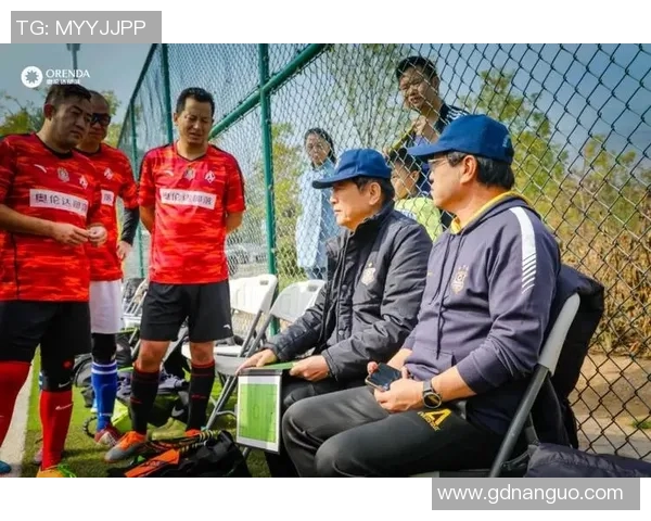 爱做家务的足球明星展现家庭温情与运动精神的完美结合 爱做家务的足球明星展现家庭温情与运动精神的完美结合