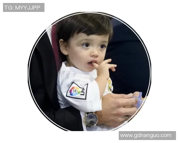 足球明星家庭中的萌娃日常视频分享让人心动不已的可爱瞬间 足球明星家庭中的萌娃日常视频分享让人心动不已的可爱瞬间