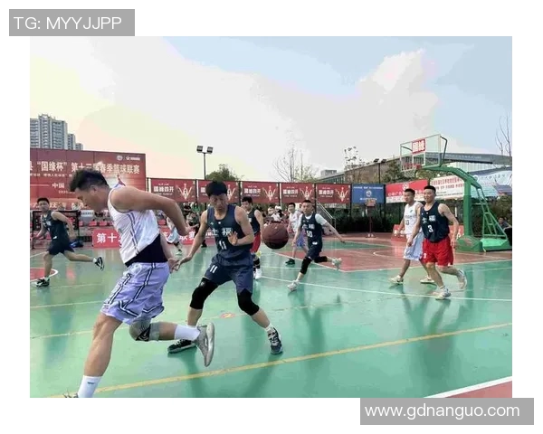 篮球明星在赛场上激情四溢的精彩瞬间与篮球技艺的完美结合图片展示