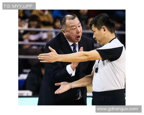 在曼谷街头与篮球明星亲密接触的精彩瞬间视频分享